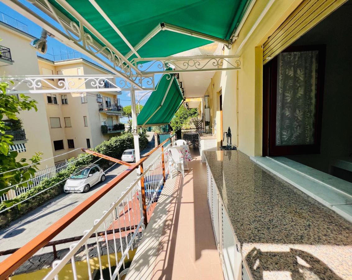 Treehouse Sorrento Apartment Bagian luar foto